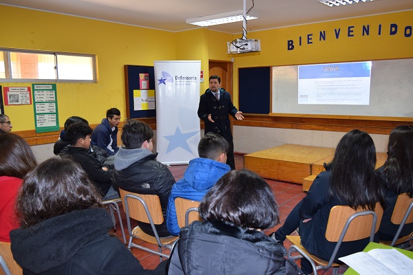 Rodrigo  Jaque, asesor jur&iacute;dico (S) de la Defensor&iacute;a Regional del Maule, present&oacute; ante estudiantes de Talca el "Proyecto Inocentes".