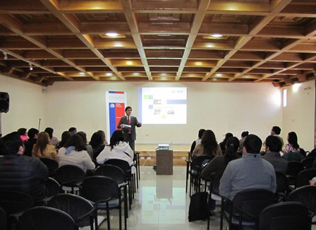 Representantes de pueblos originarios y funcionarios p&uacute;blicos asistieron a la charla de Sebasti&aacute;n Lagos.