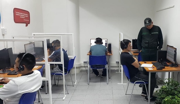 Las personas ind&iacute;genas que cumplen condena en el CDP Calama captados aprendiendo sobre lenguas originarias.