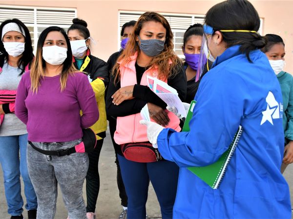 La autora plantea la necesidad de considerar el contexto sociocultural de las mujeres que se enfrentan a la prisi&oacute;n preventiva.