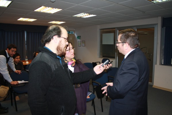 El Defensor Local Jefe de Copiap&oacute;, Eugenio Navarro, entrevistado durante el taller de vocer&iacute;a.