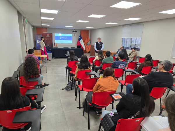 Las y los estudiantes de la Universidad de Tarapac&aacute; asistieron al an&aacute;lisis de casos registrados en el "Proyecto Inocentes".