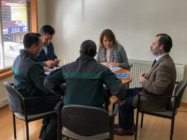 El equipo de la Defensor&iacute;a Regional de Los Lagos se reuni&oacute; con oficiales de Gendarmer&iacute;a.