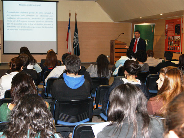 Marco Montero explic&oacute; a los estudiantes de la UST los principales conceptos jur&iacute;dicos que orientan la defensa penal.