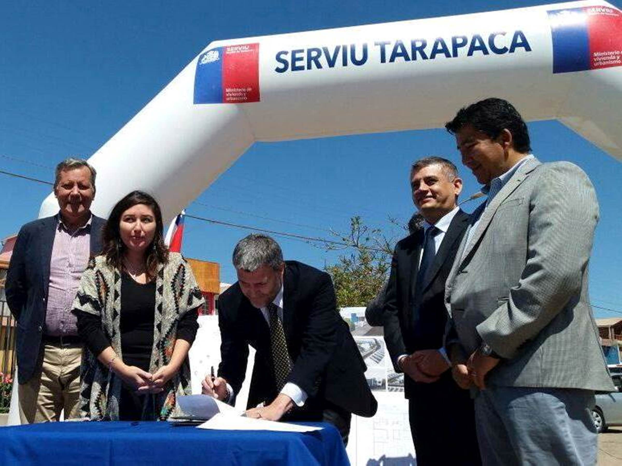 En septiembre de 2017 firmaron la recepci&oacute;n del terreno Andr&eacute;s Mahnke y Marco Montero, anterior y actual Defensor Nacional. 
