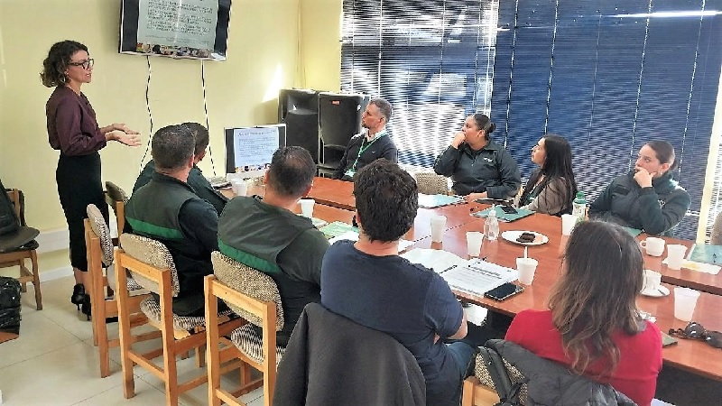 La jefa de Estudios, Yasna Rojas, durante su exposici&oacute;n.