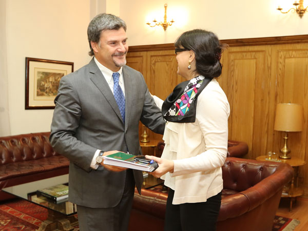 Tras saludar a la ministra de Justicia, el Defensor Nacional le explic&oacute; los principales ejes de la gesti&oacute;n institucional.