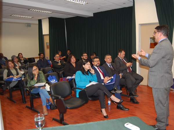 El jefe de Estudios expuso ante los periodistas de Iquique y ante representantes del Poder Judicial, el Ministerio P&uacute;blico y la Defensor&iacute;a.