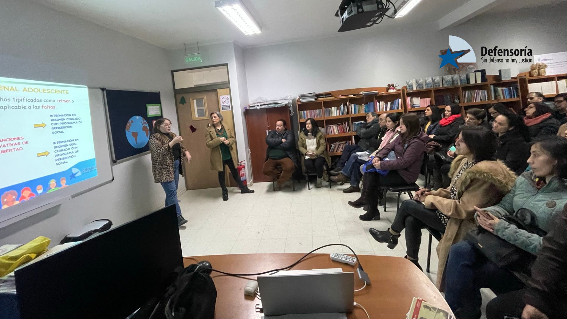 Apoderados de los cursos iniciales del liceo se reunieron con profesionales de la Defensor&iacute;a Regional de Ays&eacute;n.