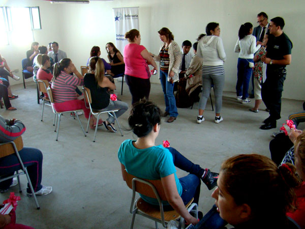 Durante el encuentro, las internas plantearon cr&iacute;ticas al trabajo de sus defensores, las que fueron respondidas por el Defensor Regional.