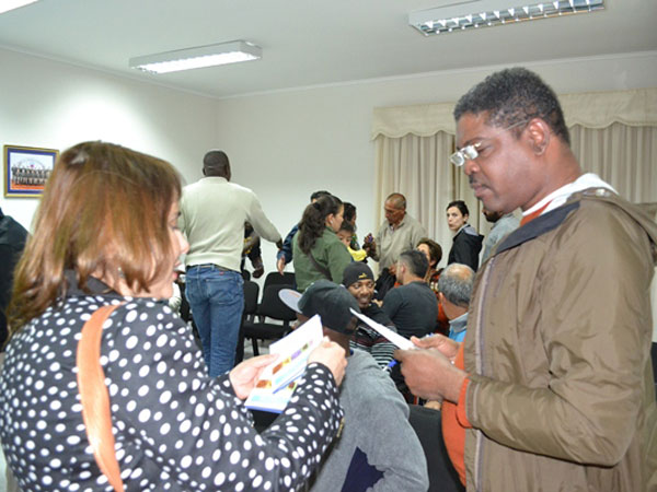M&aacute;s de una treintena de migrantes participaron en la cuenta participativa de la Defensoria Regional de Coquimbo.