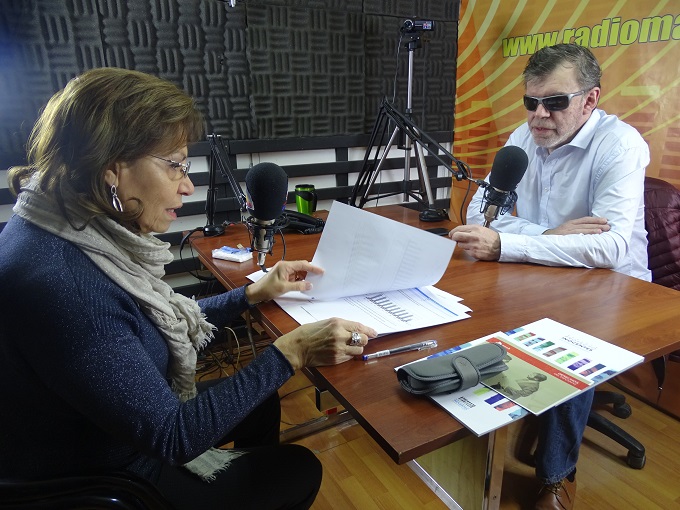 Una amena conversaci&oacute;n radial sostuvo la Defensora Regional con los oyentes de Radio Magallanes.