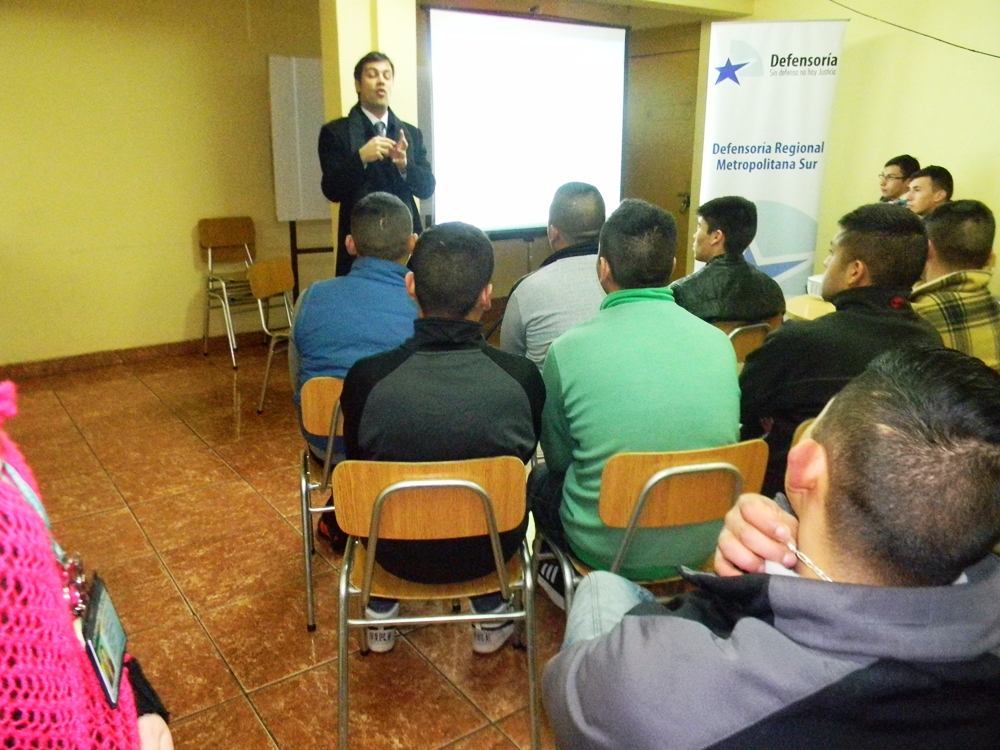 Una veintena de alumnos particip&oacute; en la charla sobre la ley penal adolescente,