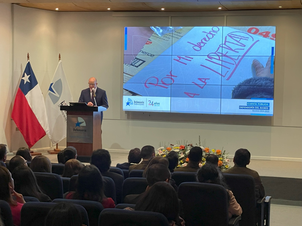 El Defensor Regional Osvaldo Pizarro realiz&oacute; su cuenta p&uacute;blica en el auditorio de la Facultad de Ciencias Forestales de la Universidad de Concepci&oacute;n.