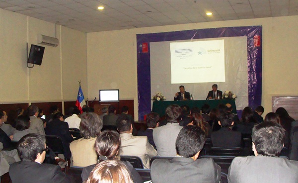 En el seminario participaron diversos acad&eacute;micos, entre ellos Cristian Riego y Mauricio Duce.