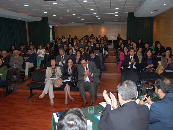 La concurrencia al simposio replet&oacute; el sal&oacute;n Esmeralda de la Universidad Santo Tomas, sede Iquique.
