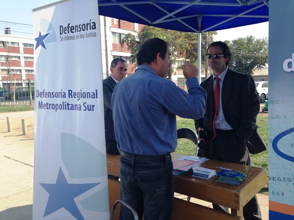 La Defensor&iacute;a Regional Metropolitana Sur cont&oacute; con un stand especialmente habilitado donde el defensor local de Maip&uacute;, Juan Pablo Moreno y el chofer i