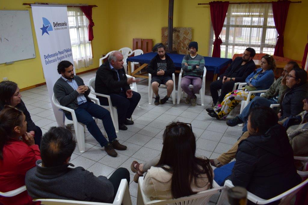 Un extenso encuentro sostuvieron Jorge Moraga e Israel Villavicencio con l&iacute;deres de opini&oacute;n de Puerto Ays&eacute;n.