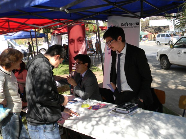 La participaci&oacute;n institucional fue valorada positivamente por los vecinos, algunos de los cuales se acercaron al stand institucional.