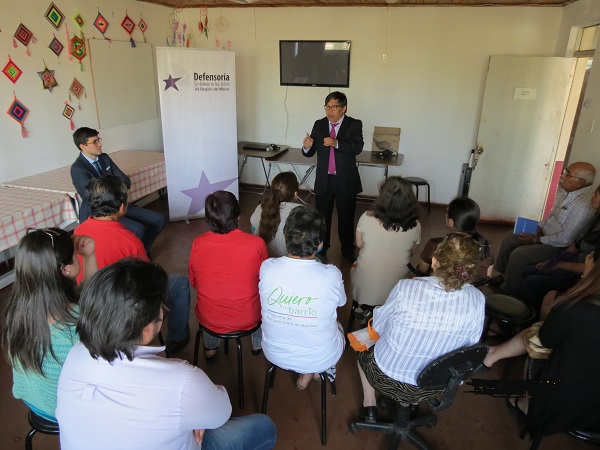 El abogado Jaime Venegas fue el expositor principal en una charla ante los vecinos de Talca.