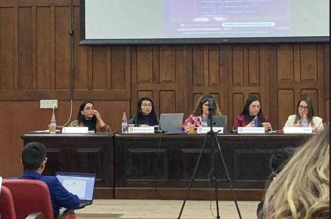 El texto de Marcela Tapia describe la relaci&oacute;n entre personas presas y el Estado, y es una gu&iacute;a para los profesionales que trabajan en el &aacute;rea.