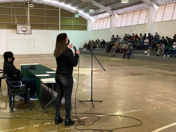 Defensores penitenciarios reunidos con internos del penal de Alto Hospicio.