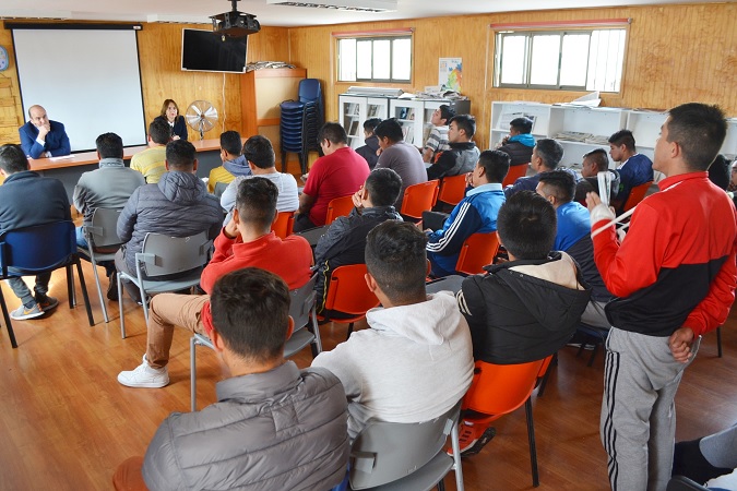 Treinta y cinco imputados participaron en el encuentro con la Defensora Regional y el defensor local jefe de Ovalle.