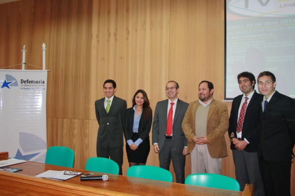 El jefe de Estudios de la DPP de Atacama, Renato Gonz&aacute;lez, junto a los expositores del "IV foro sobre derechos humanos".