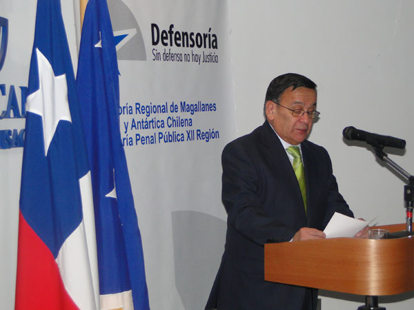 El Defensor Regional de Magallanes, Juan Vivar, captado al rendir la &uacute;ltima cuenta p&uacute;blica de su gesti&oacute;n.