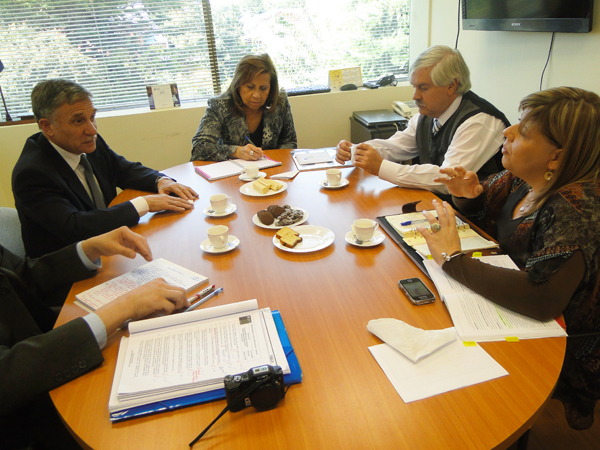 Gustava Aguilar y Ra&uacute;l Alvarado destacaron la importancia de la coordinaci&oacute;n entre ambos servicios.