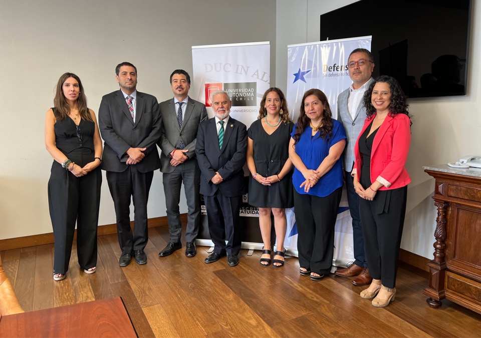 El equipo  de la DRMN junto a docentes, directores, investigadores de la Universidad Aut&oacute;noma de Chile.
