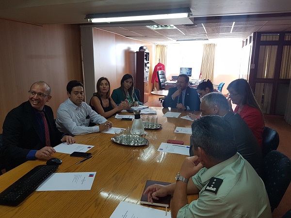 El Defensor Regional, Osvaldo Pizarro,  durante su exposici&oacute;n ante la Comisi&oacute;n Regional 