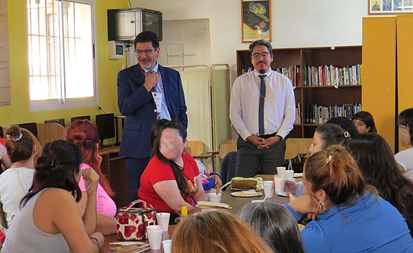 Un desayuno y la entrega de regalos fueron las excusas para hablar con la internas sobre sus derechos y deberes en el contexto del 'D&iacute;a de la mujer'.