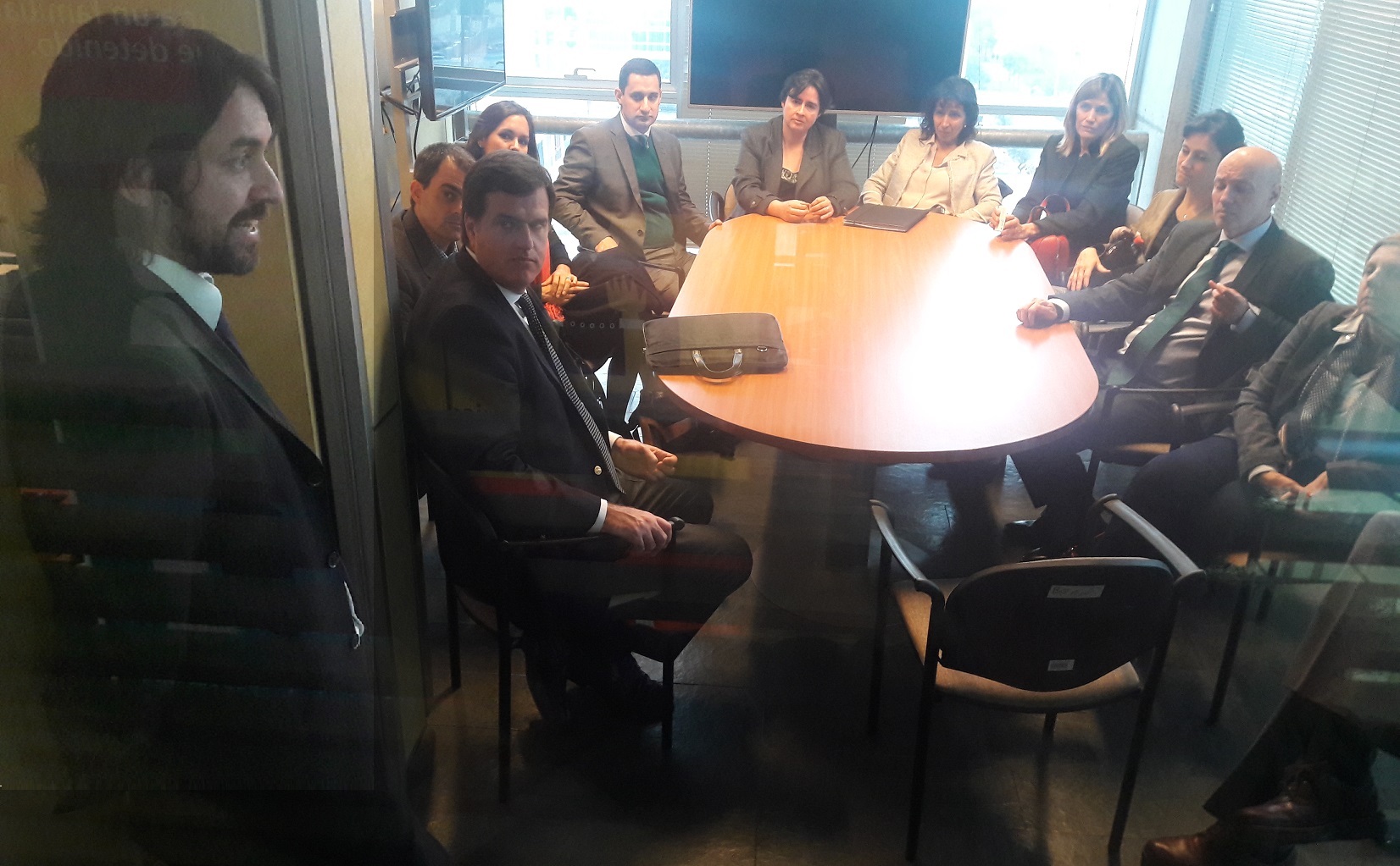 El abogado Cristi&aacute;n Martin, de la Unidad de Estudios de la DRMN expuso a los juristas argentinos sobre el rol de la Defensor&iacute;a y su labor en Santiago.