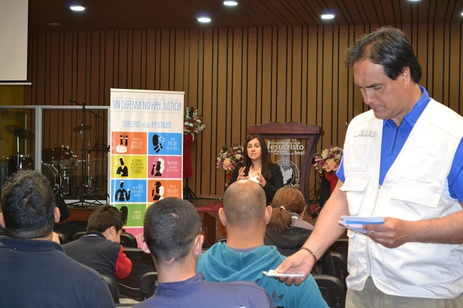 La jefa de la Unidad de Estudios de la Defensor&iacute;a en La Araucan&iacute;a realiz&oacute; la charla de difusi&oacute;n.
