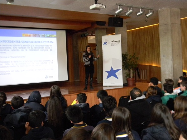 Cerca de 90 alumnos y alumnas preguntaron sobre delitos que se les pueden imputar penalmente.