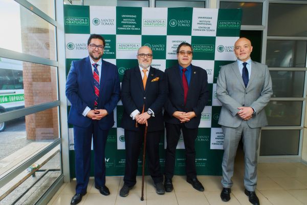 Diversos intervinientes del sistema judicial participaron en el lanzamiento de este manual de derecho penal.