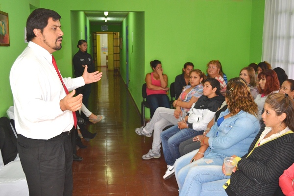 Cerca de dos horas dur&oacute; el di&aacute;logo del Defensor Regional con las internas del CDP de Ovalle. 