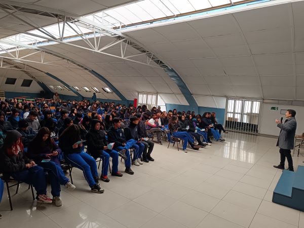 El defensor penal p&uacute;blico juvenil Marcelo Jerez agradeci&oacute; la disposici&oacute;n de los adolescentes a escuchar su exposici&oacute;n.