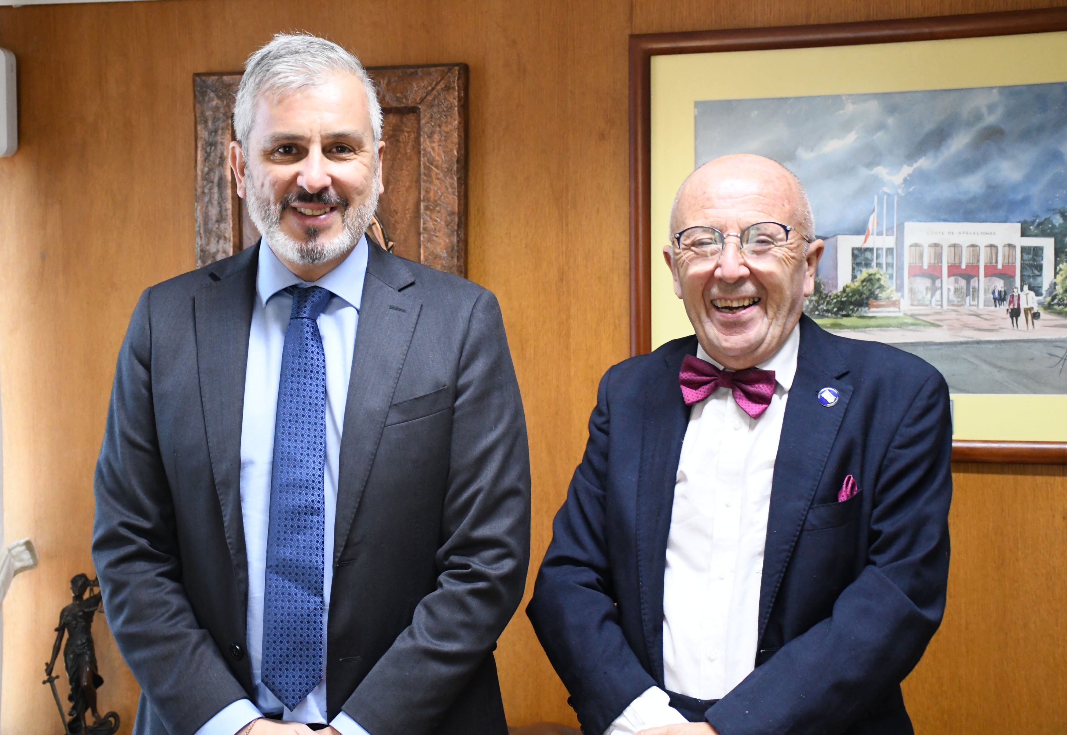 El Defensor Regional de Atacama, Ra&uacute;l Palma, junto al nuevo presidente de la Corte de Copiap&oacute;, ministro Pablo Krumm.