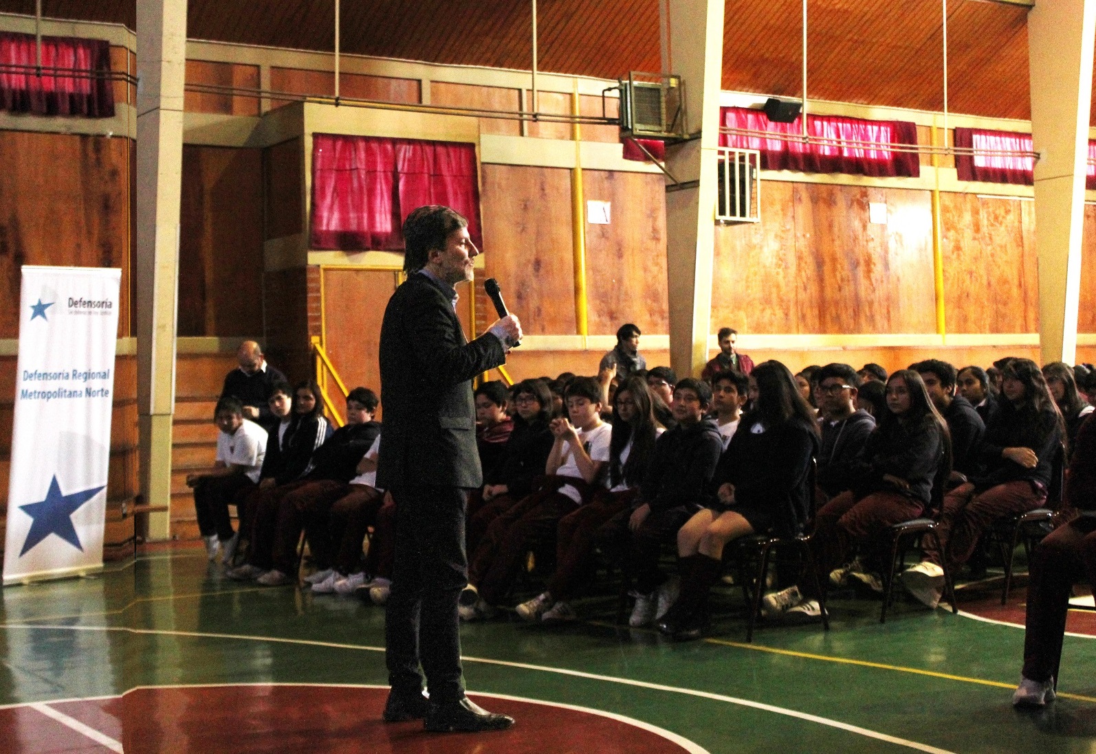 Cerca de 200 estudiantes de educaci&oacute;n media participaron en la charla sobre el actual sistema procesal y la ley penal juvenil.