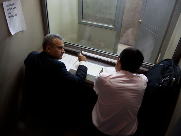 En la la Zona de Seguridad y Transici&oacute;n del CJS, el Defensor Nacional acompa&ntilde;&oacute; a varios defensores p&uacute;blicos en sus entrevistas con imputados. 