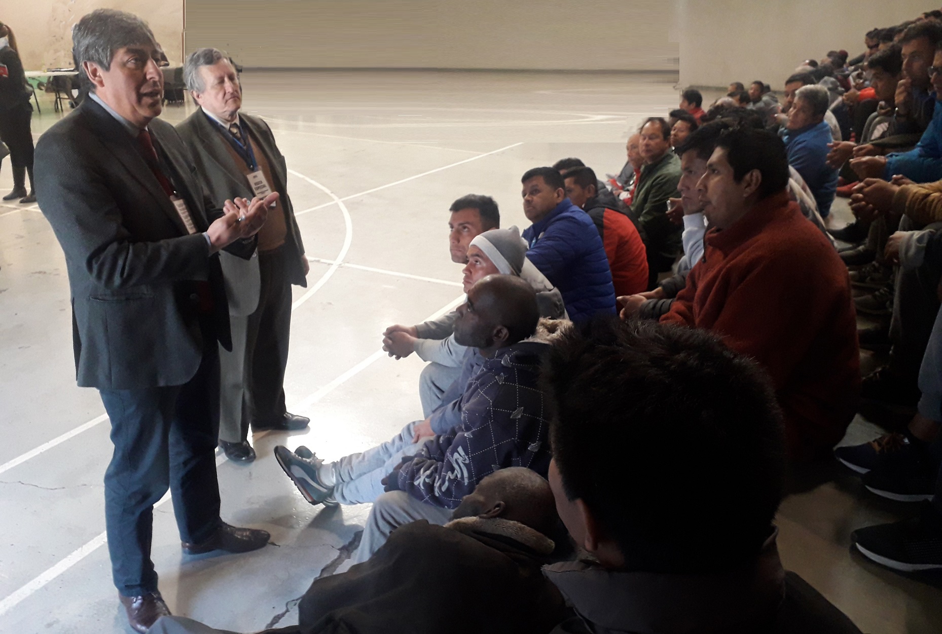 V&iacute;ctor Providel y Helmuth Vargas explicaron a los internos del penal Santiago 1 que es el fiscal quien puede ofrecer un juicio abreviado.