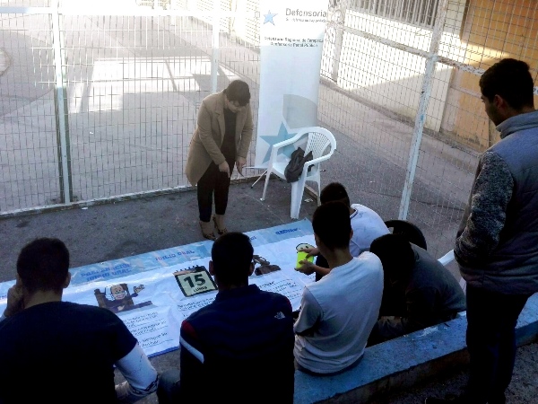 En el piso de la Secci&oacute;n A del CIP de Iquique aparece el lienzo que grafica las principales etapas del sistema penal.