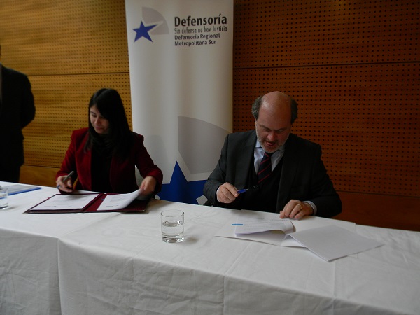Nuevo convenio firm&oacute; la Defensora Regional en b&uacute;squeda de una defensa especializada de mayor calidad.