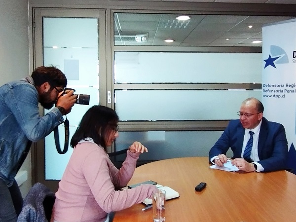 El Defensor Regional del Biob&iacute;o durante su entrevista con el diario El Sur en Concepci&oacute;n, donde destac&oacute; avances y desaf&iacute;os institucionales.