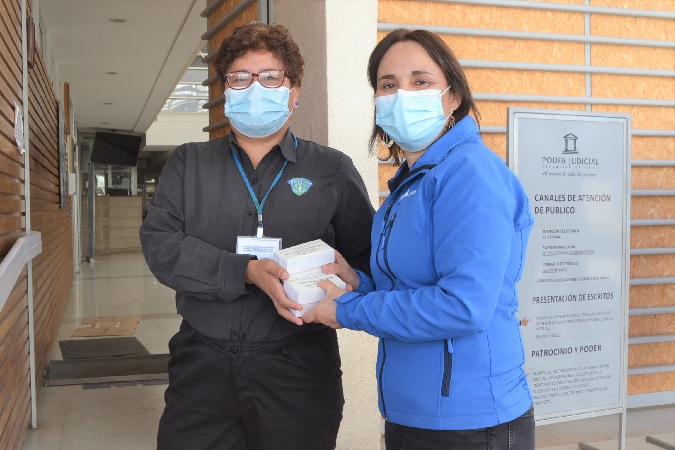 La Defensora Regional de Coquimbo entreg&oacute; mil 200 tarjetas en el Tribunal de Garant&iacute;a de Ovalle.