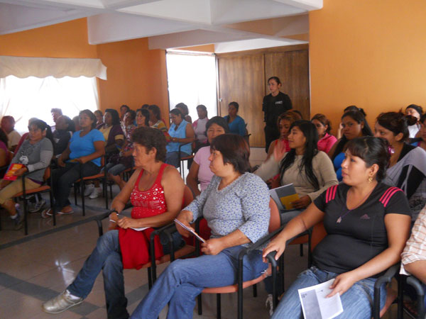 En total, 43 mujeres internas en el penal de Acha asistieron a la charla sobre defensa penal ind&iacute;gena y g&eacute;nero. 