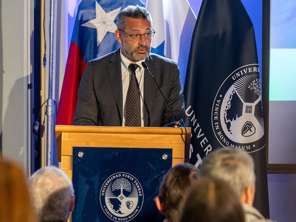 El Defensor Nacional, Carlos Mora Jano.