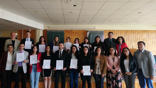 La ceremonia de cierre cont&oacute; con la presencia de alumnos, profesores y profesionales de la Defensor&iacute;a Regional de Los Lagos.